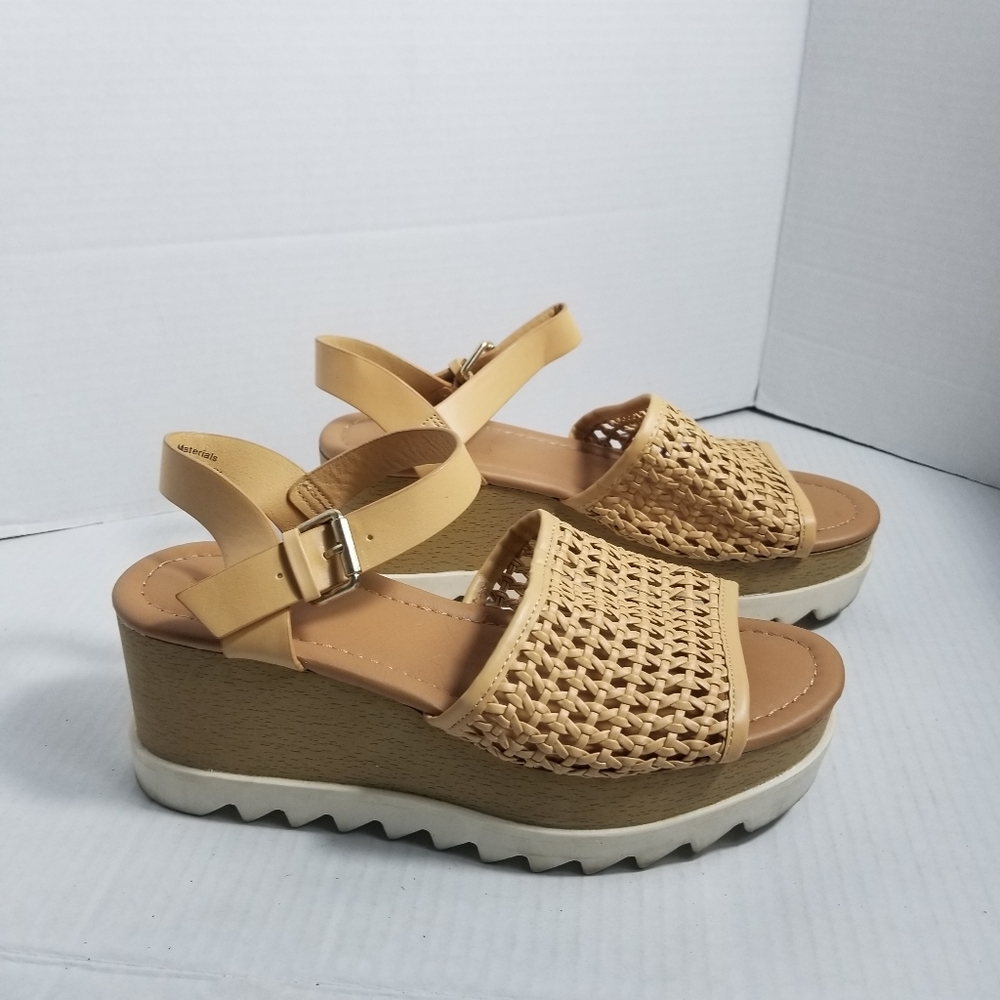 UNIVERSAL THREAD WEDGE SANDALS SIZE 8
